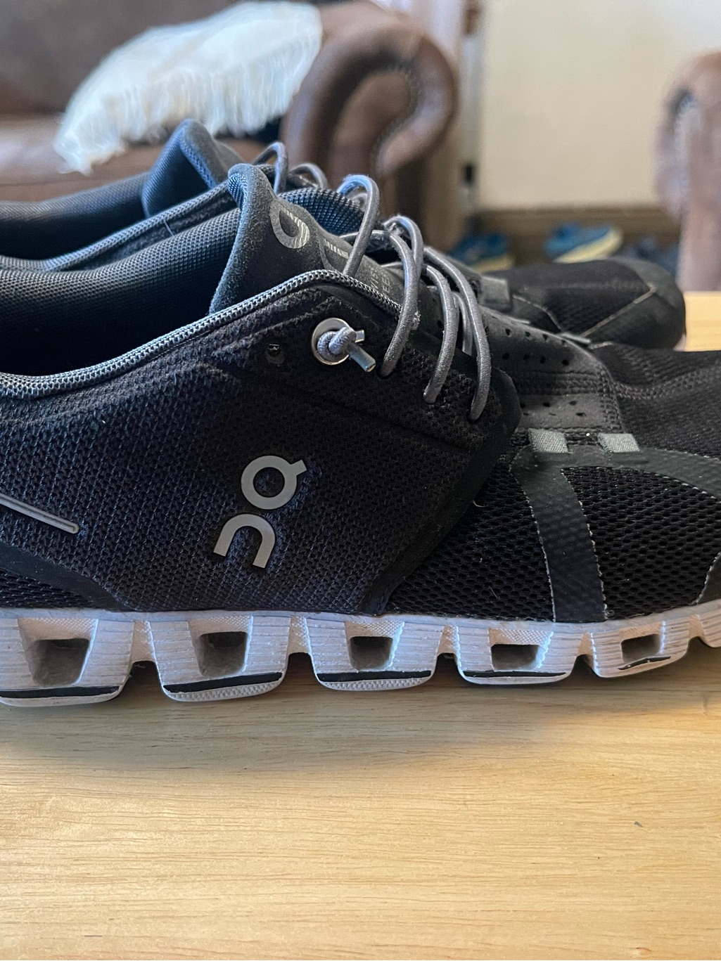 On Cloud 5 Black White Woman Size 7 Running Comfort Sneakers Slip On